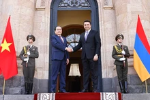El presidente de la Asamblea Nacional de Armenia, Alen Simonyan, recibe su par vietnamita, Tran Thanh Man.