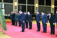 [Foto] Líder partidista vietnamita rinde homenaje póstumo al expresidente laosiano Khamtay Siphandone