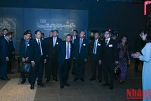 [Foto] Presidente del Senado camboyano visita Casa de la Asamblea Nacional de Vietnam