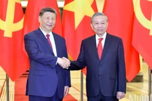 El secretario general del Partido Comunista de Vietnam, To Lam y el secretario general del Partido Comunista de China y presidente de ese país, Xi Jinping. (Foto: VNA)