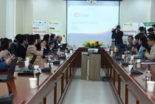 El lanzamiento de tres plataformas (Fotografía: VNA)
