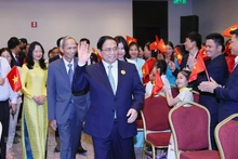 El primer ministro Pham Minh Chinh se reúne con representantes de la comunidad vietnamita en Arabia Saudita. (Fotografía: VNA)