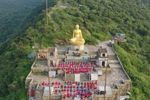 Yen Tu, uno de los destinos favoritos de turistas durante la temporada turística de otoño e invierno. (Fotografía: baoquangninh.vn)