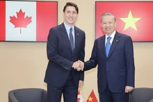 El secretario general del Partido Comunista de Vietnam y presidente de Estado, To Lam (derecha), se reúne con el primer ministro canadiense, Justin Trudeau. (Foto: VNA)