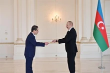 El embajador vietnamita en Rusia, concurrente en Azerbaiyán, Dang Minh Khoi, presenta cartas credenciales al presidente azerbaiyano, Ilham Aliyev. (Fotografía: VNA)