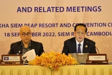 El ministro de Comercio de Camboya, y presidente de la AEM-54, Pan Sorasak (derecha), en el evento. (Fotografía:VNA)