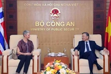 El ministro de Seguridad Pública de Vietnam, To Lam, recibe a la embajadora de Noruega en Vietnam, Hilde Solbakken. (Fotografía: VNA)