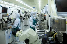 La empresa Hana Micron Vina planea ampliar la fábrica en la provincia de Bac Giang con una inversión de 600 millones de dólares. (Foto: VNA)