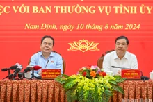 [Foto] Máximo legislador vietnamita trabaja con Buró Ejecutivo del Comité partidista en Nam Dinh