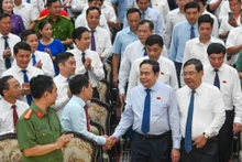 El presidente de la Asamblea Nacional de Vietnam, Tran Thanh Man, llega a la conferencia.