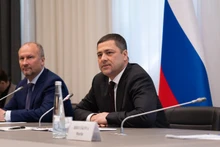El gobernador de la provincia de Pskov, Mikhail Vedernikov, en el evento. 