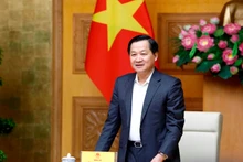 El viceprimer ministro vietnamita Le Minh Khai habla en el evento (Fotografía: VGP)
