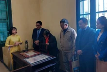 En la exposición.