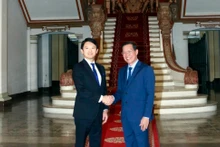 El presidente del Comité Popular de Ciudad Ho Chi Minh, Phan Van Mai, y el gobernador de la prefectura de Hyogo, Saito Motohiko (Foto: VNA)