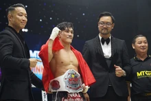 Nguyen Tran Duy Nhat gana el cinturón de plata. (Fotografía: hanoimoi.com.vn)