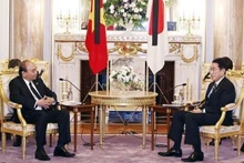 El presidente de Vietnam, Nguyen Xuan Phuc (izquierda), se reúne con el primer ministro japonés, Kishida Fumio. (Fotografía: VNA)