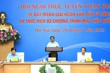 El primer ministro Pham Minh Chinh preside la teleconferencia sobre el desembolso de la inversión pública.