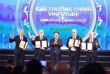 Entrega de los Premios Globales de Ciencia y Tecnología VinFuture 2022. (Fotografía: hanoimoi.com.vn)