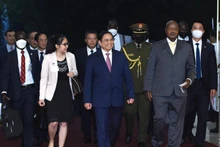 [Foto] Primer ministro vietnamita se reúne con el presidente de Uganda
