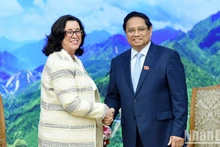 El primer ministro de Vietnam, Pham Minh Chinh, recibe a Manuela V. Ferro, vicepresidenta del BM.
