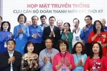 El presidente Vo Van Thuong se reunió con cerca de 400 ex funcionarios de la Unión de Jóvenes Comunistas Ho Chi Minh (Fotografía: VNA)