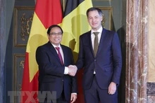 El primer ministro vietnamita Pham Minh Chinh (izquierda) y su homólogo belga Alexander De Croo. (Fotografía: VNA)
