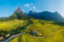 Aunque es un nuevo destino turístico, Chu Va es atractivo para los turistas que aman explorar y tomar fotos.