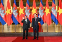 Presidente del Parlamento vietnamita recibe a su homólogo camboyano
