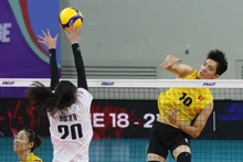 Nguyen Thi Bich Tuyen (camiseta amarilla) tiene un desempeño excelente ante el equipo de Kazajstán (Foto: AVC)