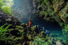 En la cueva. (Fotografía: VNA)