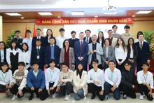 Ceremonia de anuncio de becas para el Programa de Cooperación Irlanda-Vietnam en Agricultura y Alimentación para el período 2023-2028 en la Academia de Agricultura de Vietnam (Foto: thoidai.com.vn)