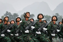 Desfile con motivo del 70 años de la Victoria de Dien Bien Phu de Vietnam.