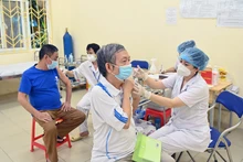 Vietnam fortalece vacunación contra Covid-19 ante el aumento de casos