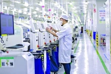 Aplicación de la tecnología digital ayuda a las empresas a desarrollarse de manera sostenible. (Fotografía: thoibaonganhang.vn)