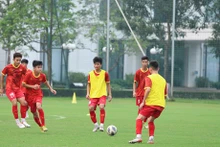 Jugadores del la selección sub-17 en una sesión de entrenamiento. (Fotografía: VNA)