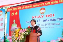 El secretario general de la Asamblea Nacional y jefe de la Oficina Parlamentaria, Bui Van Cuong, habla en el evento. (Fotografía: quochoi.vn)