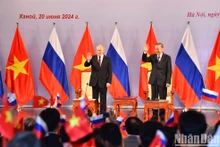 Presidentes de Vietnam y Rusia se reúnen con vietnamitas graduados en Rusia 