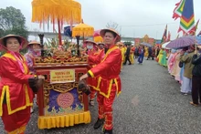 Procesión del agua del Festival del Templo Tran en provincia de Thai Binh