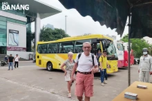 Los turistas llegan a la ciudad de Da Nang. (Fotografía: baodanang.vn)