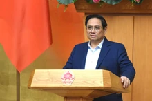 El primer ministro de Vietnam, Pham Minh Chinh, preside la reunión.