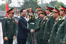 El presidente de Vietnam, Vo Van Thuong, visita al grupo Viettel (Foto: qdnd.vn)
