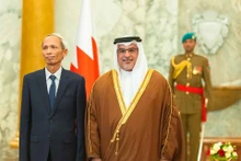 El embajador de Vietnam Dang Xuan Dung y el príncipe heredero y primer ministro bahreiní, Salman bin Hamad Al Khalifa. (Fotografía: baoquocte.vn)
