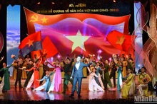Programa artístico especial para celebrar el 80 aniversario del Esquema sobre la Cultura vietnamita