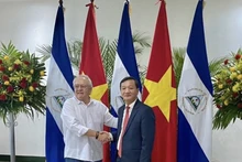 El subjefe de la Comisión de Relaciones Exteriores del Partido Comunista de Vietnam Nguyen Minh Tam se reúne con el presidente del Parlamento de Nicaragua, Gustavo Porras. (Foto: VNA)