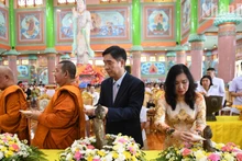 La viceministra de Relaciones Exteriores de Vietnam Le Thi Thu Hang y los delegados en el evento. 