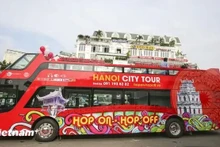 Hanoi lanzará recorrido en autobús de dos pisos a la aldea alfarera de Bat Trang (Foto: Vietnamplus)