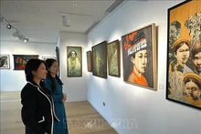 La galería de arte vietnamita Thang Long presenta en la casa de subastas Bonhams una exposición titulada "Una mirada a Vietnam" (Foto: VNA)