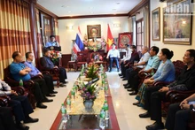 La delegación de la Embajada de Vietnam en Tailandia trabaja con la junta de gestión del sitio de reliquias del Presidente Ho Chi Minh en Udon Thani. 