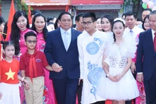 [Foto] Premier asiste al acto de inicio del año escolar 2024-2025 en escuela especial en Hanói