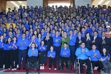 [Foto] Premier vietnamita dialoga con jóvenes